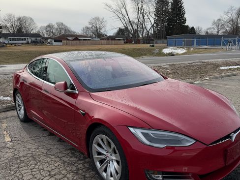 Used 2018 Tesla Model S 75D image 2