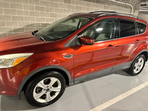 Used 2014 Ford Escape SE w/ Equipment Group 201A image 2