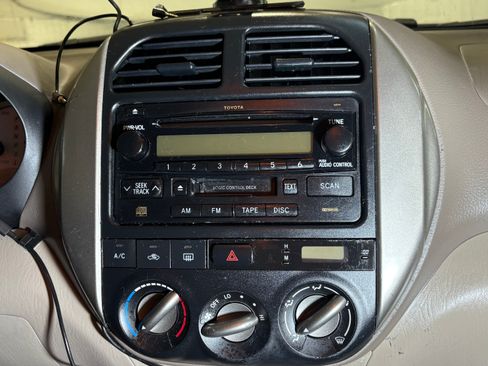 Used 2004 Toyota RAV4 2WD image 20