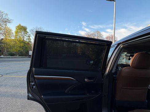 Used 2019 Toyota Highlander Limited AWD/4WD image 17