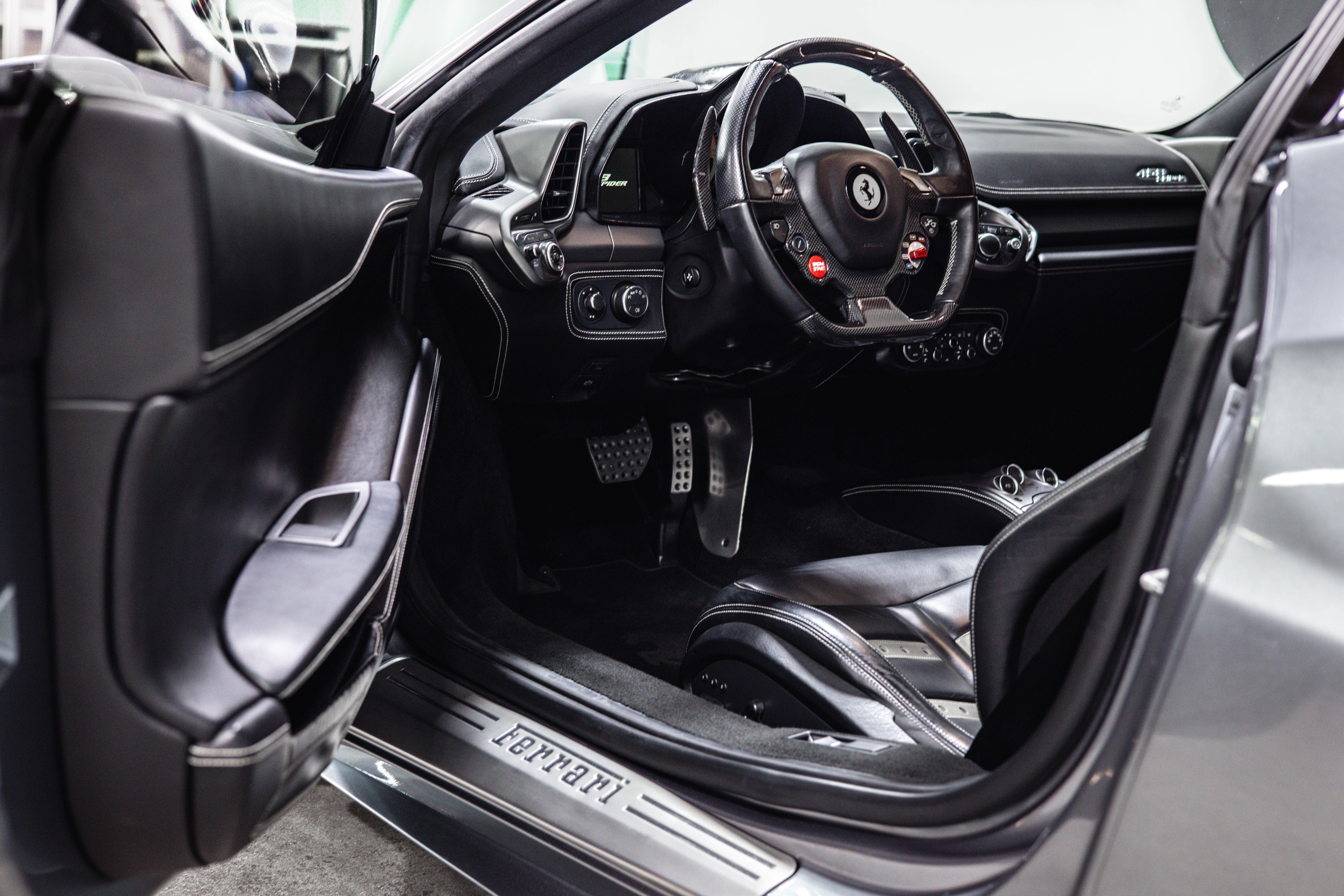 Used 2014 Ferrari 458 Spider RWD image 20