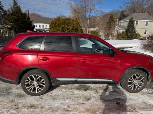 Used 2018 Mitsubishi Outlander ES image 4