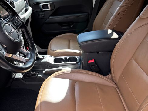 Used 2021 Jeep Wrangler Unlimited Sahara image 8