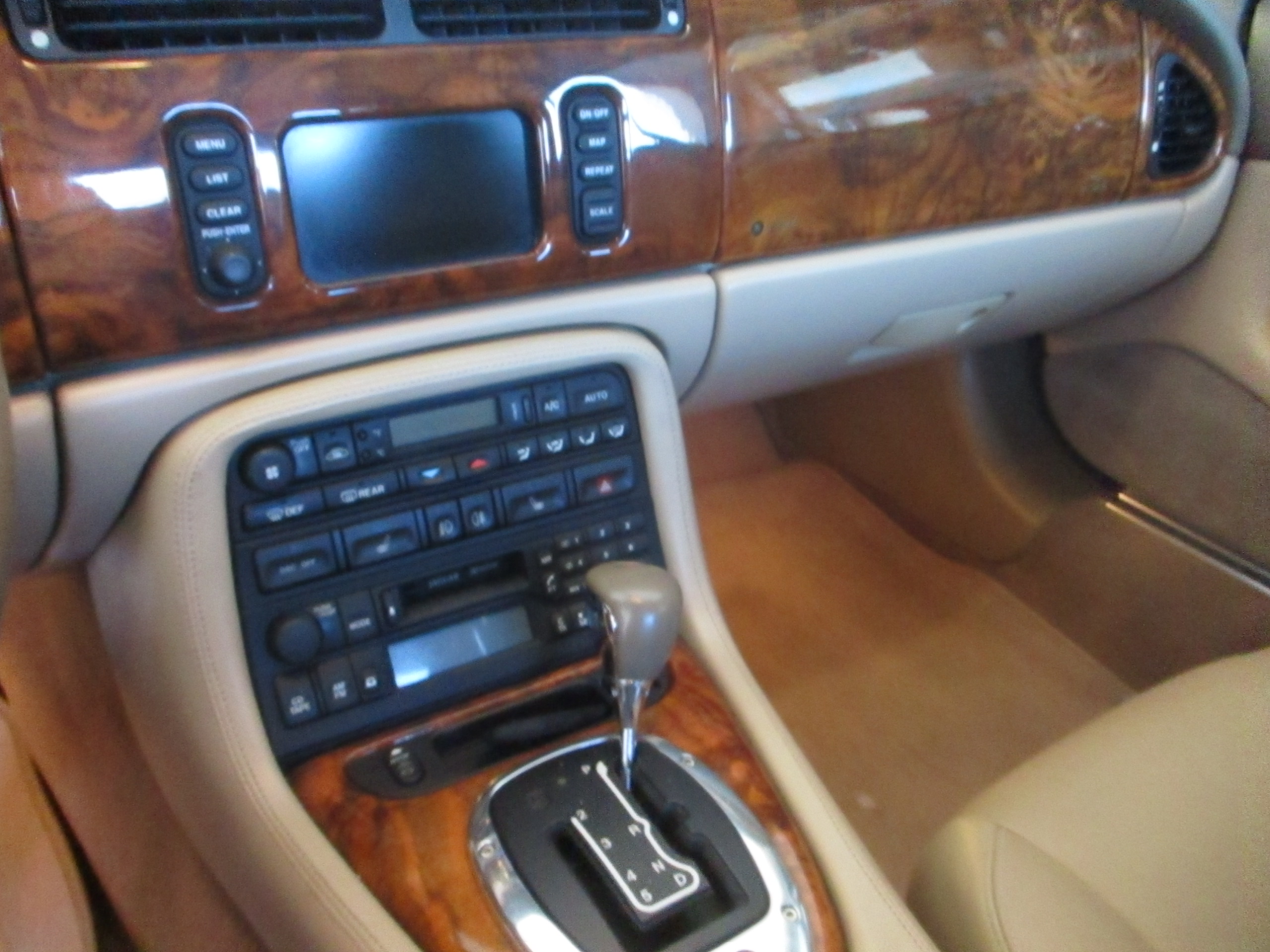 Used 2005 Jaguar XK8 Convertible RWD image 2