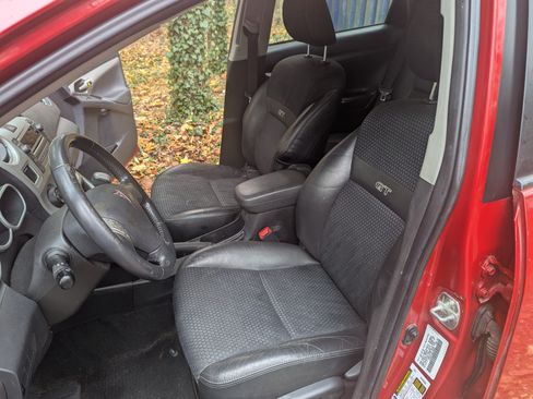 Used 2009 Pontiac Vibe GT image 13