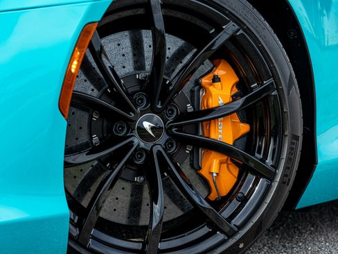 Used 2023 McLaren Artura image 4