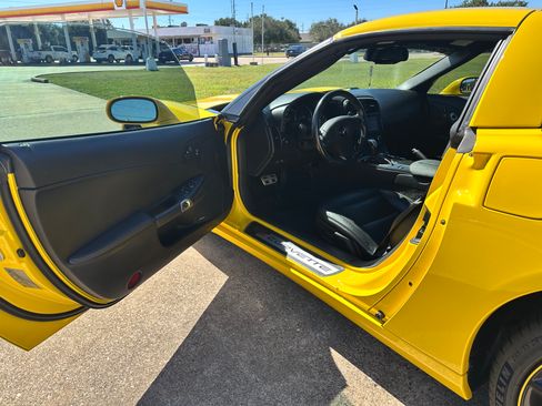 Used 2013 Chevrolet Corvette Coupe w/ 3LT Preferred Equipment Group image 11