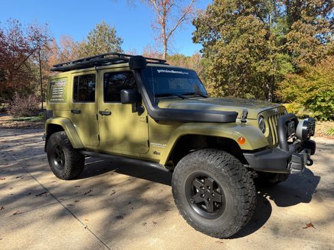 Used 2013 Jeep Wrangler Unlimited Rubicon w/ Connectivity Group image 8