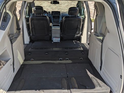 Used 2019 Dodge Grand Caravan SXT image 19