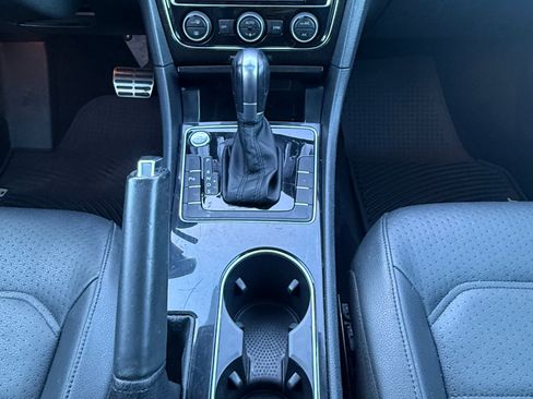 Used 2019 Volkswagen Passat 2.0T SE R-Line image 11