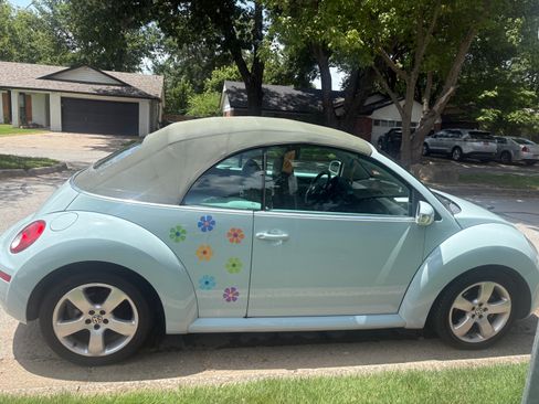 Used 2006 Volkswagen Beetle Convertible w/ Package 2 FWD image 5