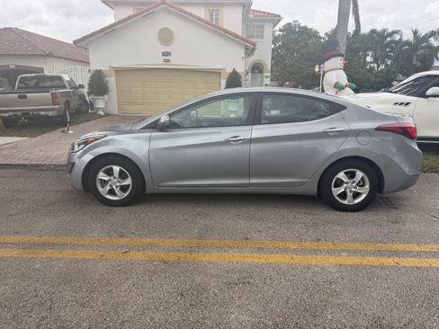 Used 2014 Hyundai Elantra SE image 2