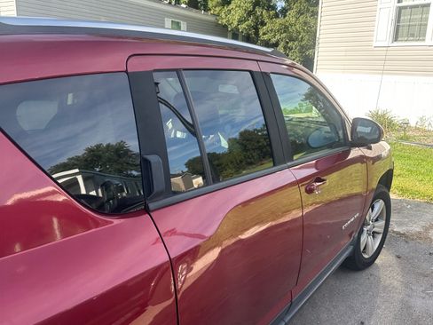 Used 2014 Jeep Compass Latitude FWD image 8