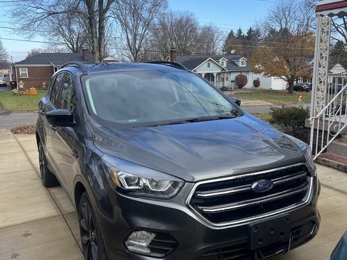 Used 2017 Ford Escape SE w/ Equipment Group 201A image 1