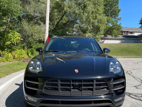 Used 2017 Porsche Macan Turbo image 2