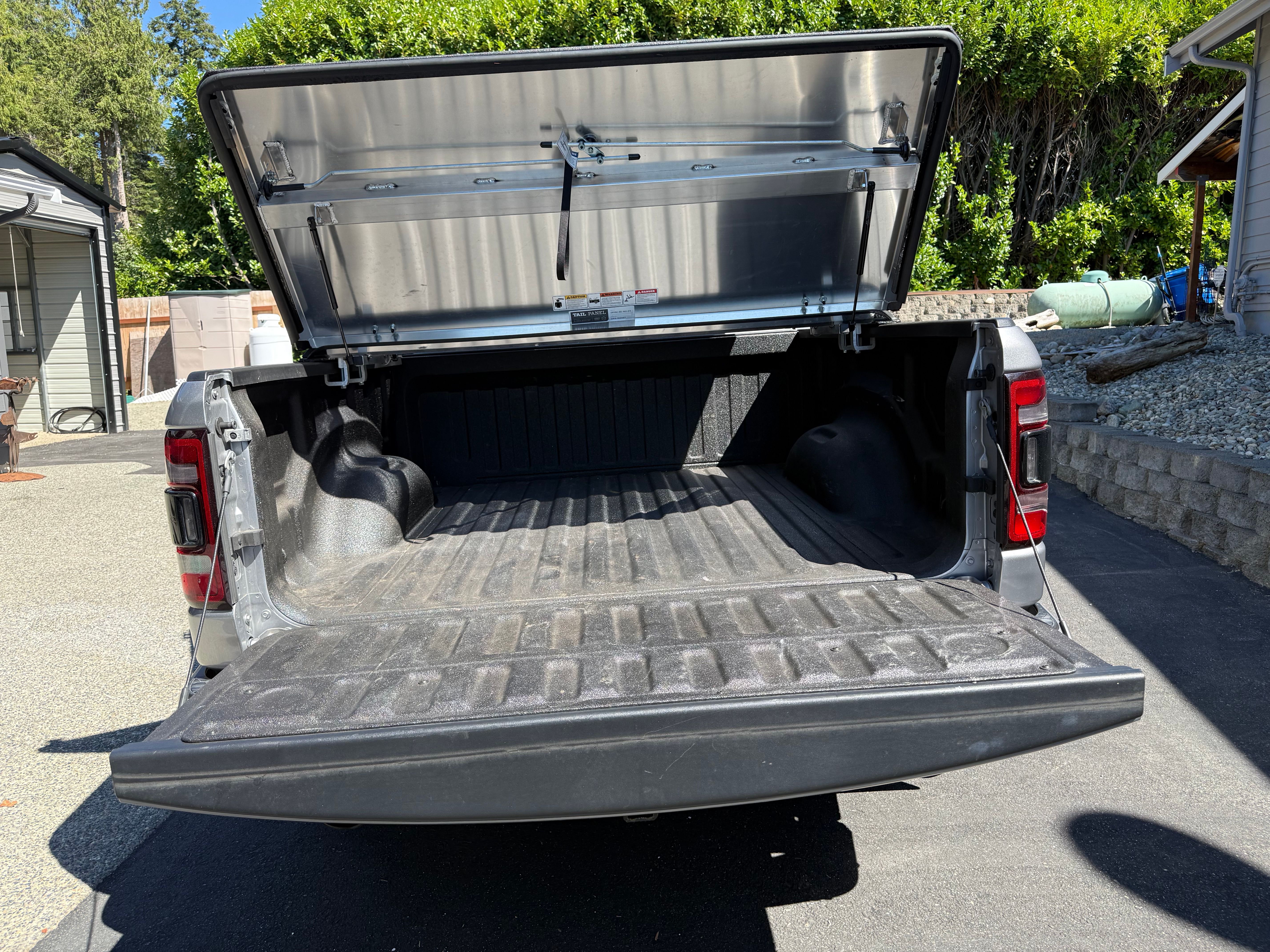 Used 2024 RAM 1500 Laramie AWD/4WD image 10