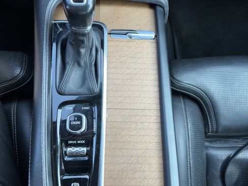 Used 2017 Volvo S90 T6 Inscription w/ Vision Package image 11