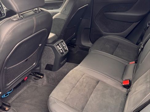 Used 2022 Volvo C40 P8 Recharge Ultimate AWD/4WD image 10