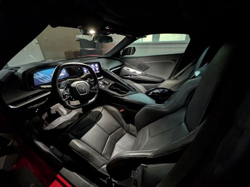 Used 2020 Chevrolet Corvette Stingray Coupe w/ Z51 Performance Package image 18