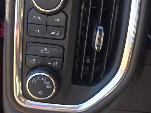 Used 2020 Chevrolet Silverado 1500 LT w/ All-Star Edition image 23