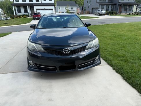 Used 2014 Toyota Camry SE FWD image 2
