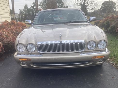 Used 2000 Jaguar XJ8 L image 1