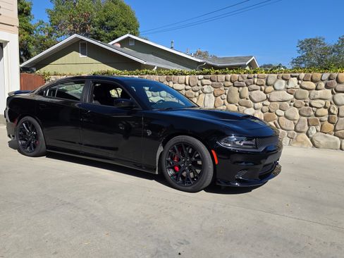 Used 2015 Dodge Charger SRT Hellcat image 1