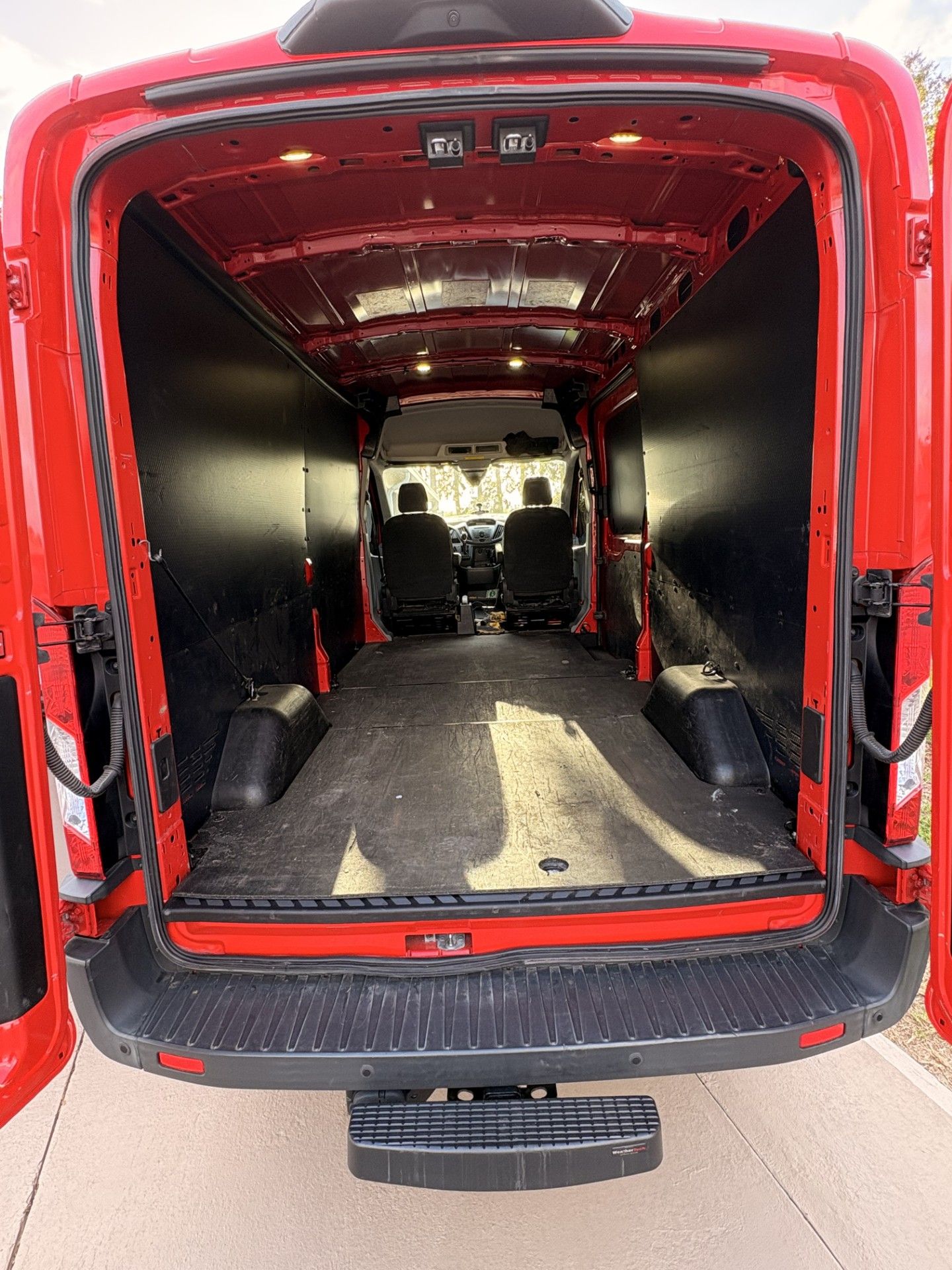 Used 2018 Ford Transit 250 148 Medium Roof RWD image 9