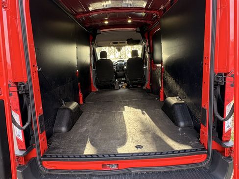 Used 2018 Ford Transit 250 148 Medium Roof RWD image 9