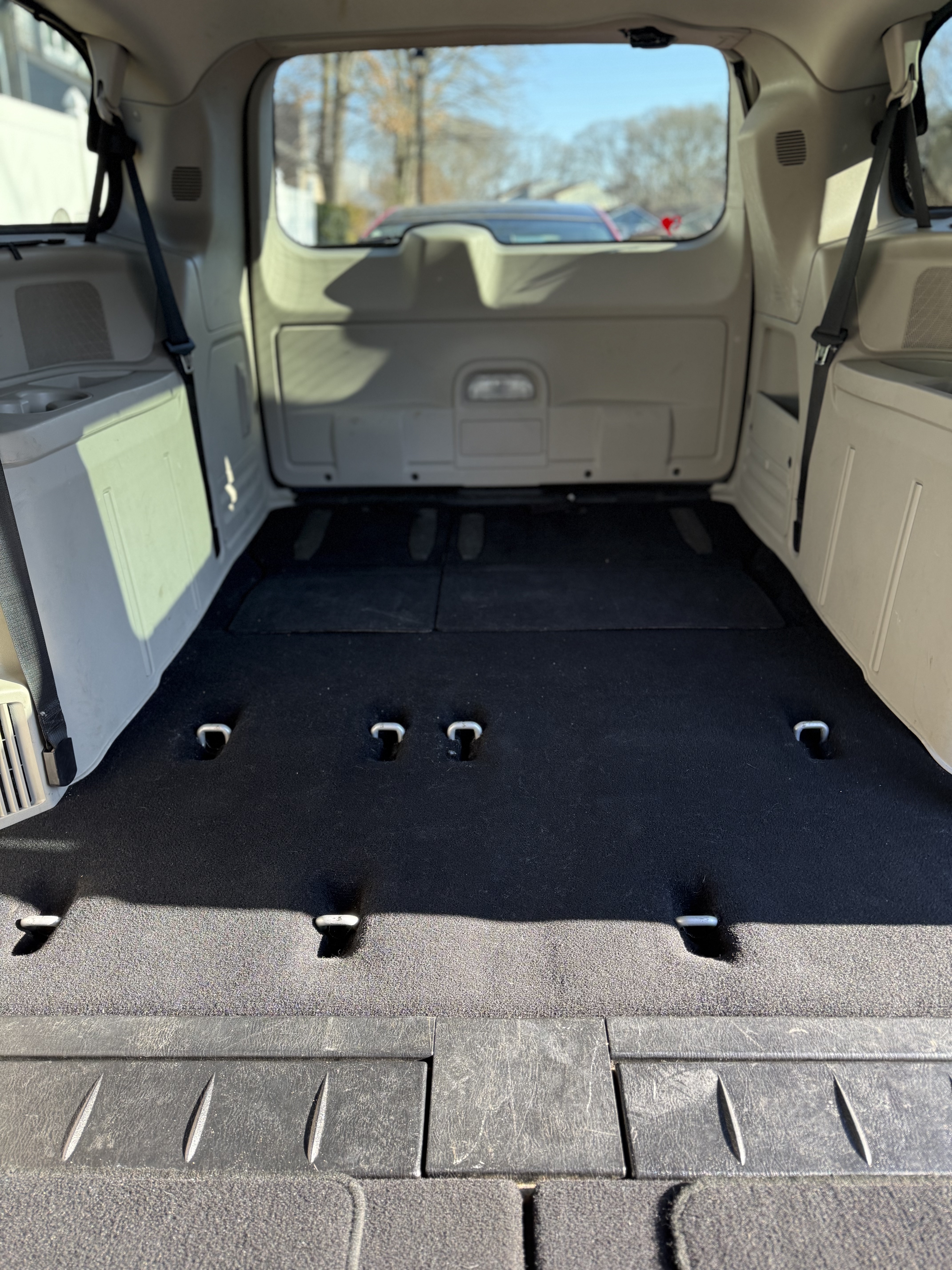 Used 2011 Chrysler Town & Country Touring-L w/ Entertainment Group #2 FWD image 20