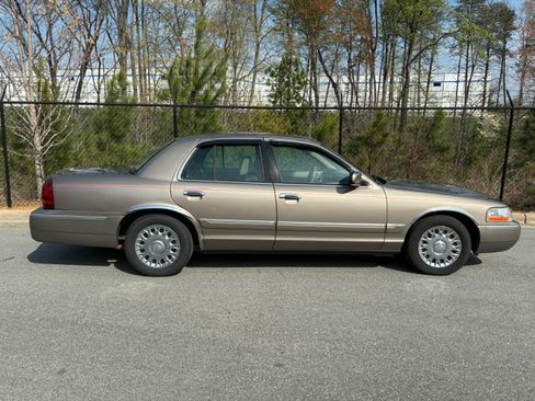 Used 2003 Mercury Grand Marquis GS image 2