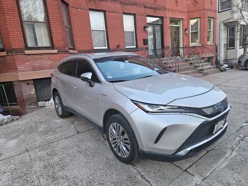 Used 2021 Toyota Venza XLE w/ Softex Package image 1