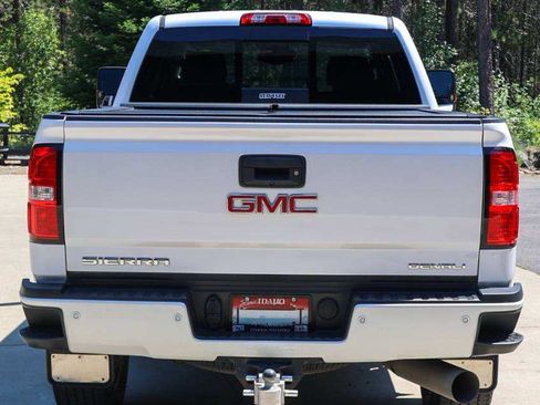 Used 2018 GMC Sierra 2500 Denali AWD/4WD image 2