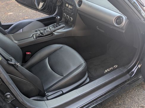 Used 2010 MAZDA MX-5 Miata Grand Touring w/ Premium Pkg image 12