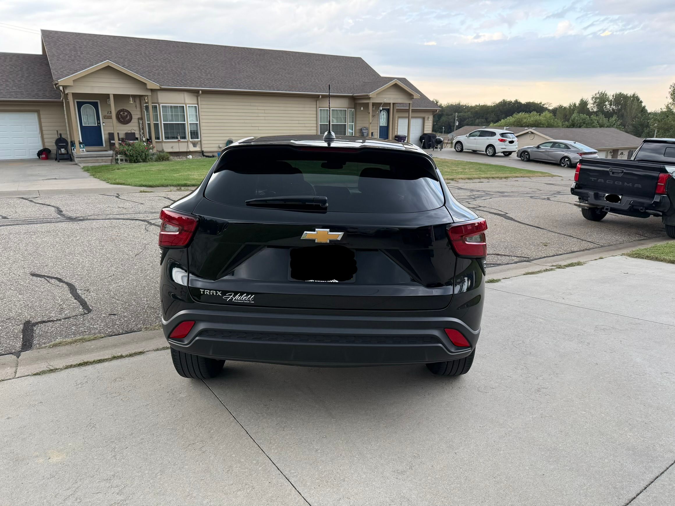 Used 2024 Chevrolet Trax LS w/ LS Convenience Package FWD image 1