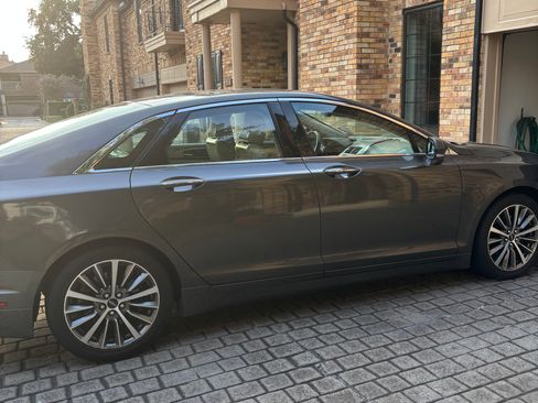Used 2020 Lincoln MKZ w/ Convenience Package FWD image 10