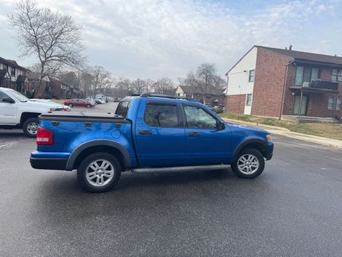 Used 2010 Ford Explorer Sport Trac XLT image 2