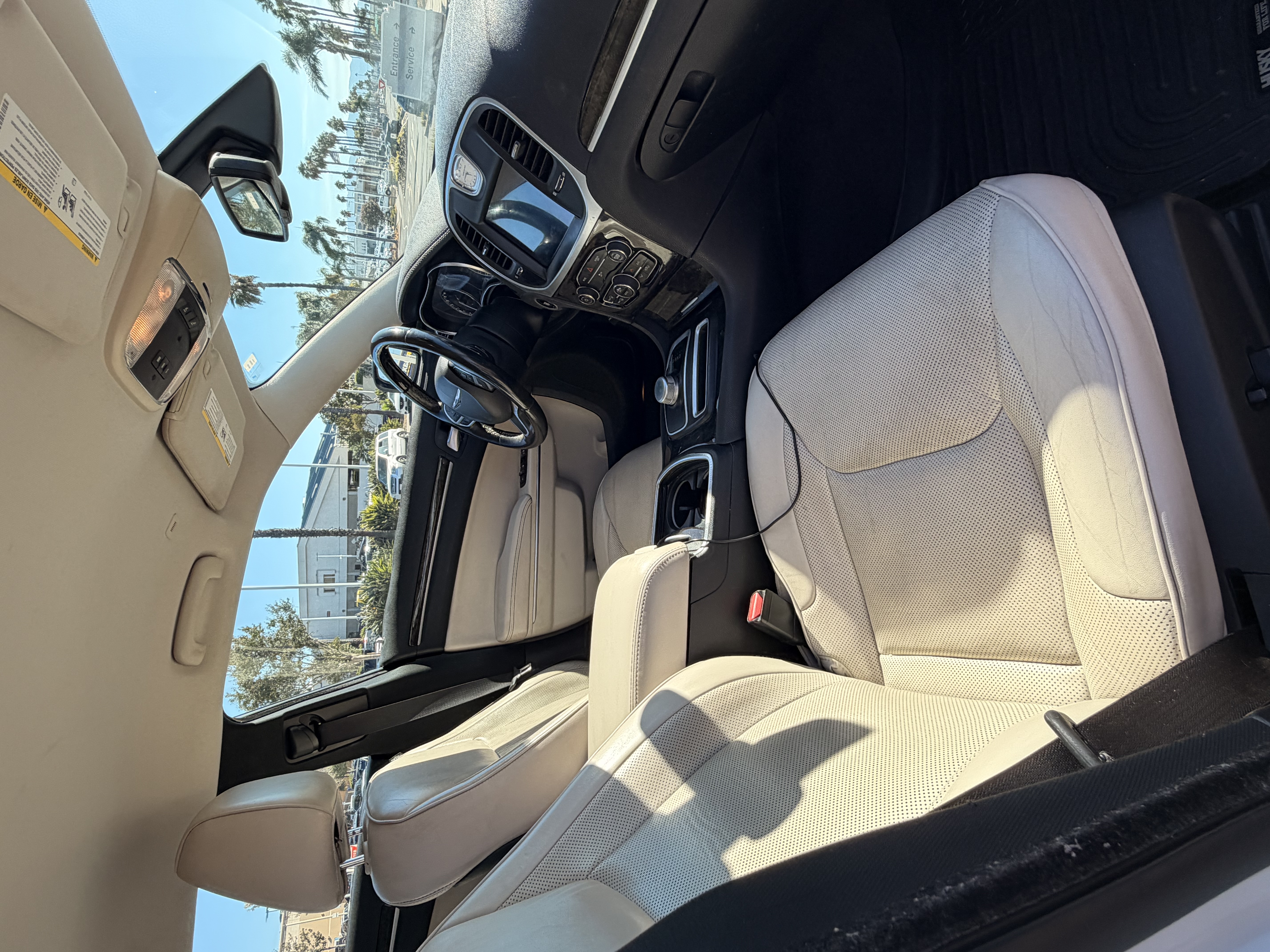Used 2018 Chrysler 300 Limited RWD image 10