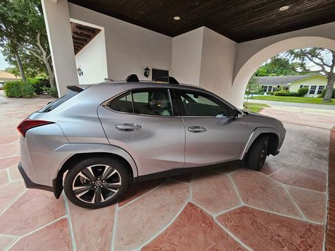 Used 2023 Lexus UX 250h FWD w/ Premium Package image 2
