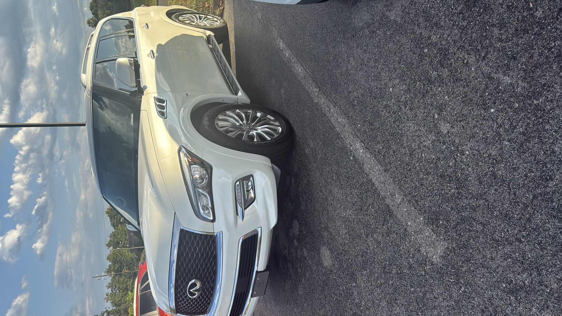 Used 2017 INFINITI QX80 4WD w/ Driver Assistance Package image 14