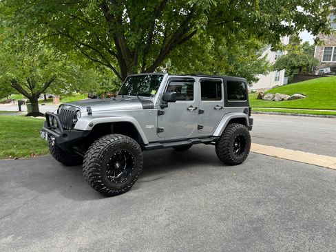 Used 2013 Jeep Wrangler Unlimited Sahara w/ Dual Top Group AWD/4WD image 1