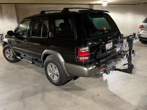 Used 2001 Nissan Pathfinder SE AWD/4WD image 4