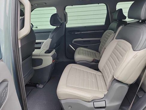 Used 2024 Kia EV9 Land image 6