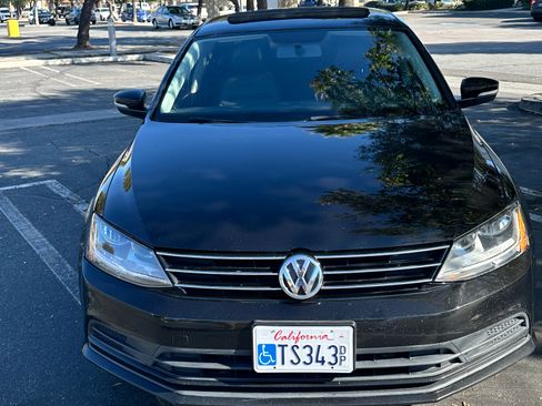 Used 2017 Volkswagen Jetta SE image 1