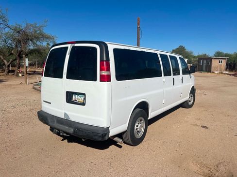 Used 2007 Chevrolet Express 3500 Extended Passenger RWD image 2