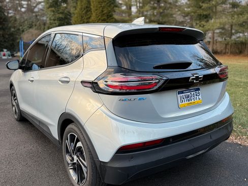 Used 2022 Chevrolet Bolt LT w/ Infotainment Package image 9