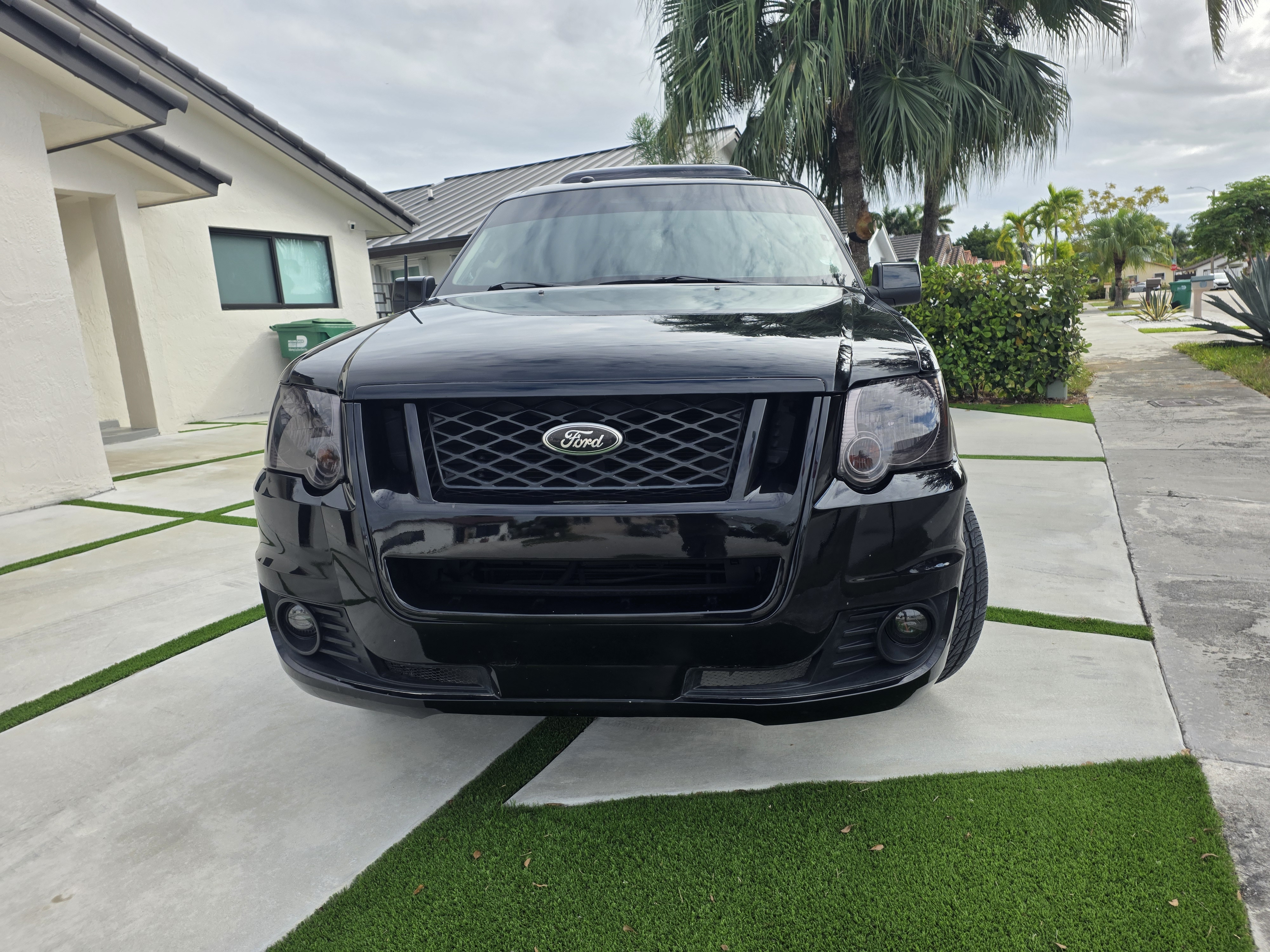 Used 2010 Ford Explorer Sport Trac Limited RWD image 2