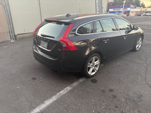 Used 2015 Volvo V60 T5 Premier image 10