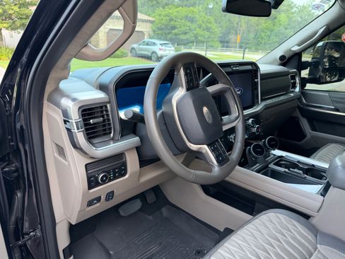 Used 2025 Ford F250 Platinum w/ Platinum Plus Package AWD/4WD image 19