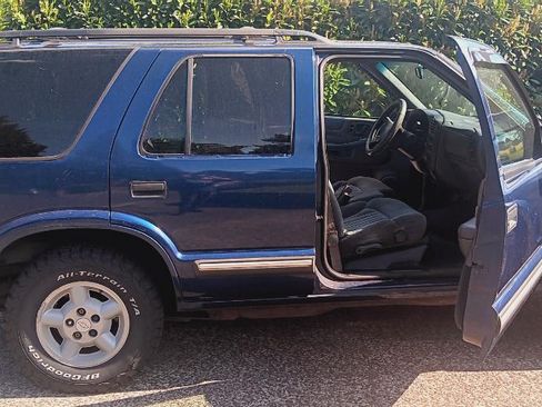 Used 2001 Chevrolet Blazer LS w/ Preferred Equipment Group image 6